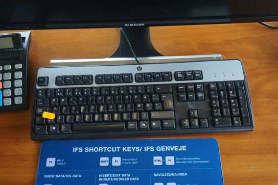 2 stk. skærme + tastatur og mus