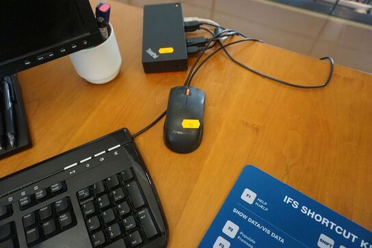 Skærm SAMSUNG, mus og tastatur