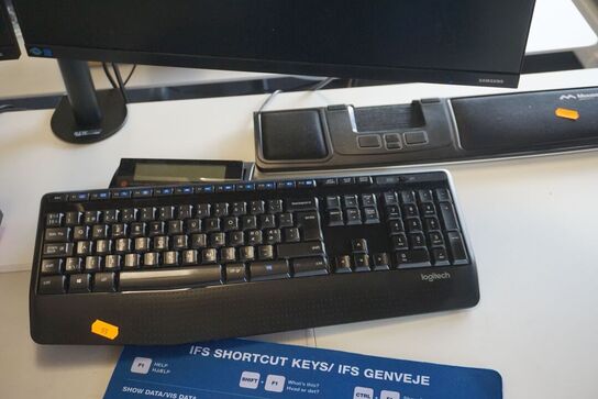 2 stk. skærme + 2 stk. tastatur, mousetrapper og mus