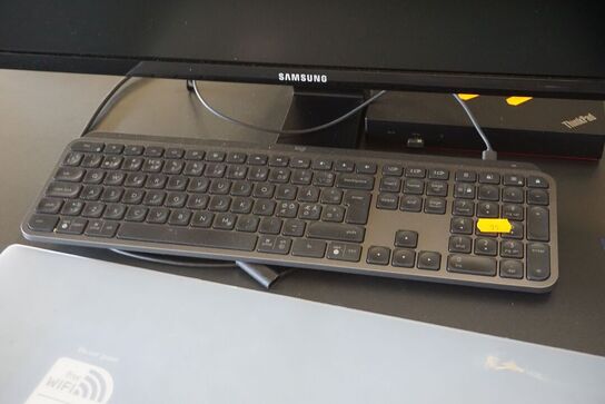 2 stk. skærme + tastatur og mus