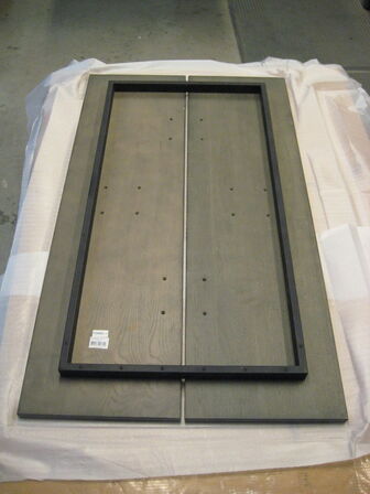 7 stk. plader. Gråbejdset finer. 80x140x2,5 cm.