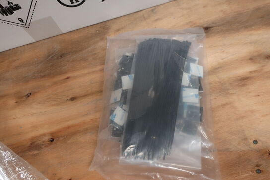 Palle med strips, tapepuder m.m.