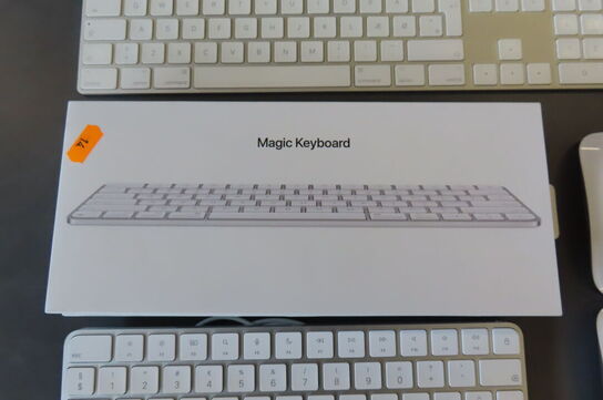 6 stk. Tastaturer samt 5 stk. mus APPLE