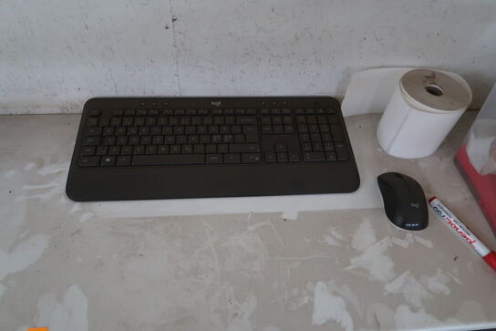 Computer LENOVO ThinkCentre samt computerskærm AOC E2470SWDA