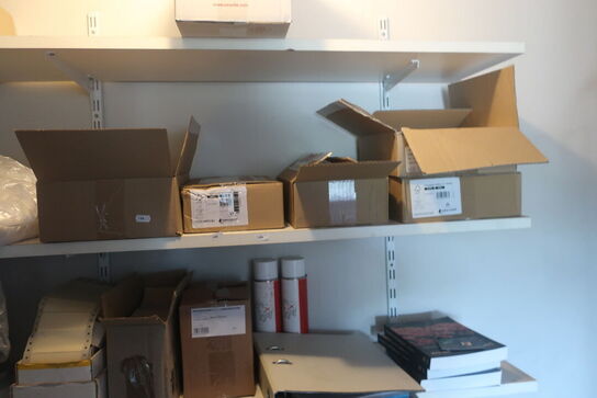Diverse papirer / kontorstol m.m.