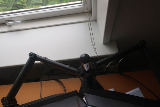 2 stk. skærme SAMSUNG F27T450FQR m.m.