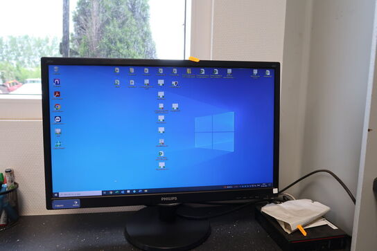 Computer FUJITSU Esprimo G558 med computerskærm PHILIPS 243V