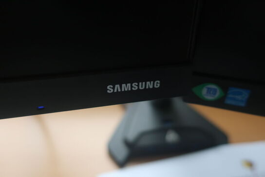 2 stk. skærme SAMSUNG F27T450FQR m.m.
