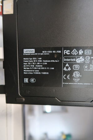 Computer LENOVO ThinkCentre samt computerskærm AOC E2470SWDA