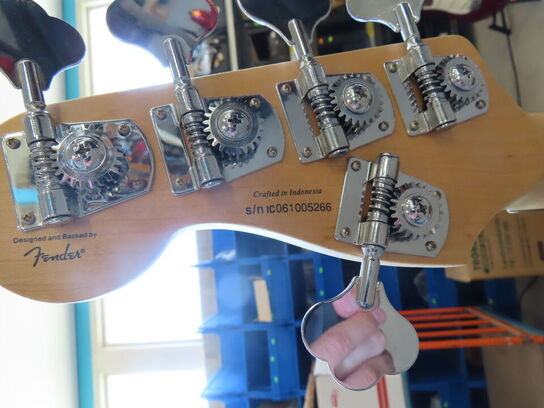 Bas 5 strenget SQUIER by FENDER inkl. Stativ
