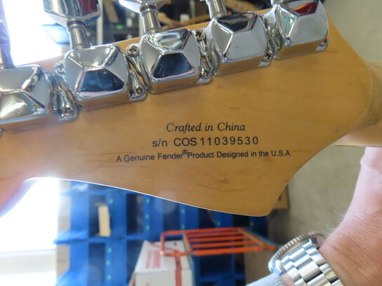 Guitar SQUIER BULLETSTRAT by FENDER inkl. stativ