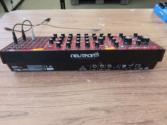 Analog Synthesizer - BEHRINGER NEUTRON