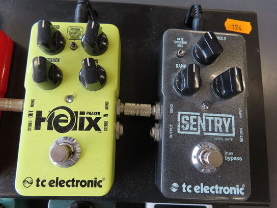 10 stk. Guitarpedaler på stand TC ELECTRONIC
