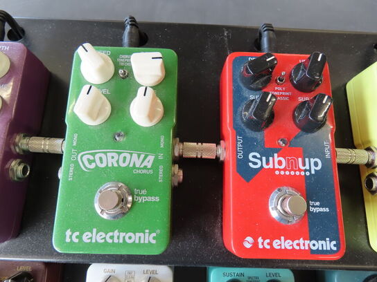 10 stk. Guitarpedaler på stand TC ELECTRONIC
