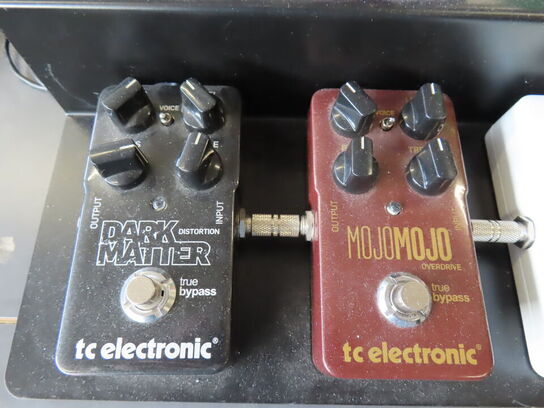10 stk. Guitarpedaler på stand TC ELECTRONIC