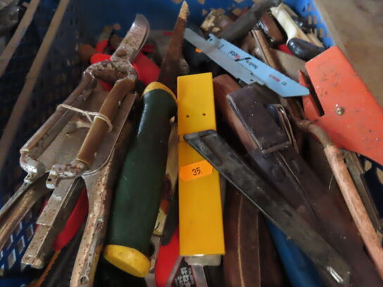 Kasse med diverse knive