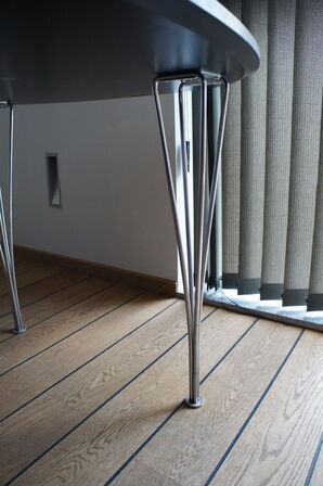 Spisebord FRITZ HANSEN Superellipse
