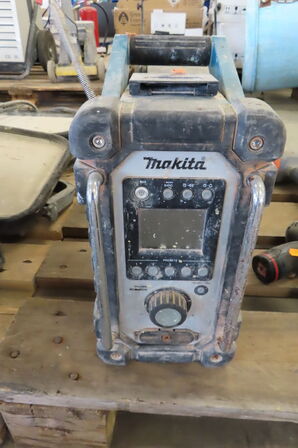 2 stk. Akku-værktøj samt arbejdsradio MAKITA 