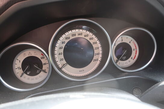 Personbil MERCEDES E220 Bluetec diesel (momsfri) (uden afgift)