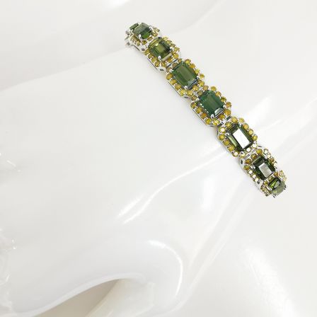 Armbånd i 14 karat Hvidguld med 19,80 kt. grønne safirer og 5,05 kt. gule diamanter - 26565 - Vejl. pris: kr. 235.000,-