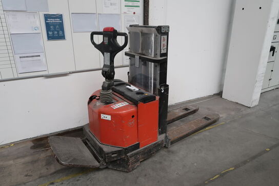 Stacker BT 1200 kg yr. 2003