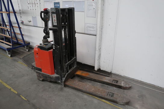 Stacker BT 1200 kg yr. 2003