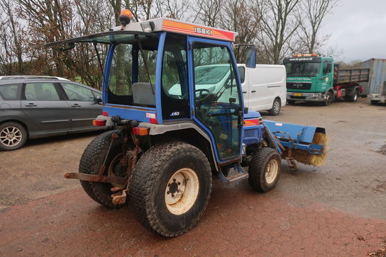 Traktor ISEKI Hydro Th 4330 4 Wd med fejekost NESBO