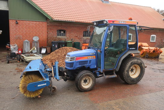 Traktor ISEKI Hydro Th 4330 4 Wd med fejekost NESBO