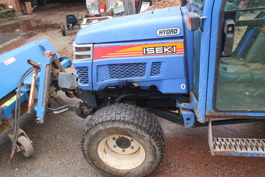 Traktor ISEKI Hydro Th 4330 4 Wd med fejekost NESBO