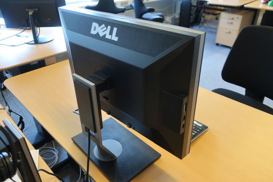 Monitor DELL samt tastatur LOGITECH