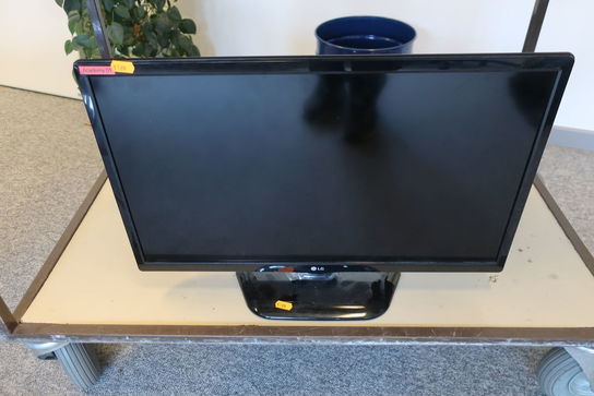 2 stk. monitors LENOVO samt TV LG