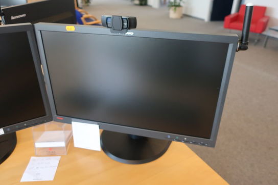 2 stk. monitors LENOVO, tastatur samt mus LOGITECH samt dockingstation LENOVO