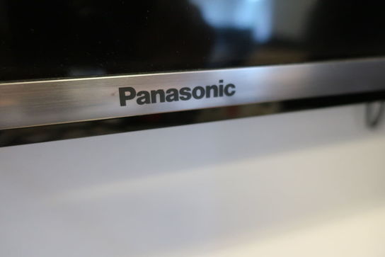 Væghængt TV PANASONIC (u. fjernbetjening, skal afmonteres af kunde)