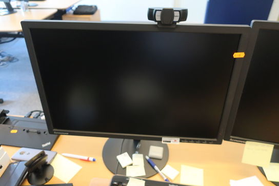 2 stk. monitors LENOVO, tastatur samt dockingstation LENOVO