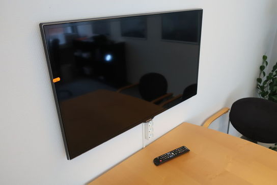 Væghængt TV SAMSUNG (skal afmonteres af kunde)