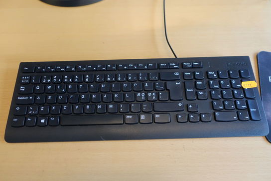 IT-udstyr LENOVO samt LOGITECH