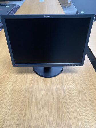 2 stk. Monitor 24¨ LENOVO