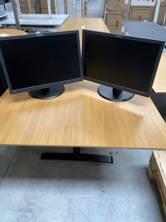 2 stk. Monitor 24¨ LENOVO