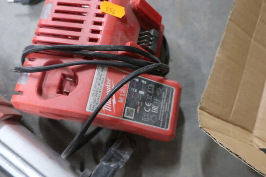 Lader MILWAUKEE samt støvsugermodul HILTI TE DRS-6-A