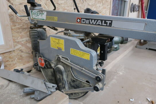 Radialarmsav DEWALT DW 8003