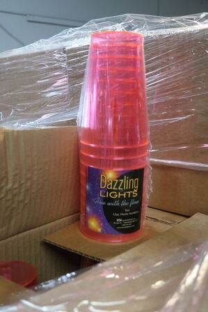 Ca. 7200 stk. 12oz. plastik glas neon pink