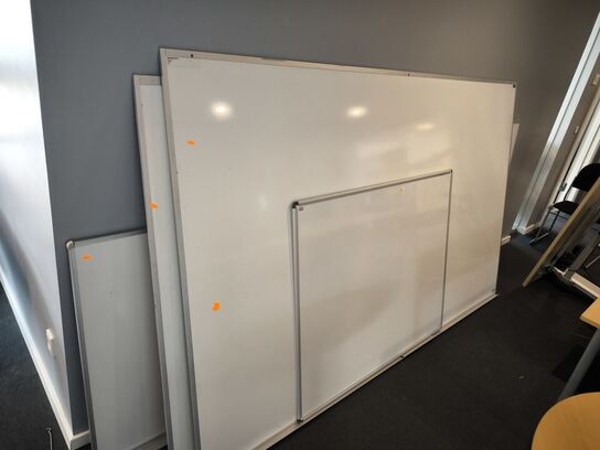 Diverse whiteboards