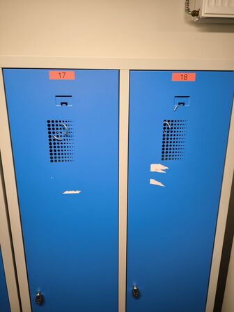 2 stk. omklædningsskabe