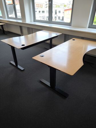 2 stk. el. hæve/sænke skriveborde