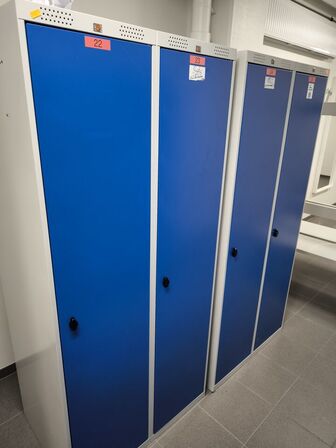 2 stk. omklædningsskabe