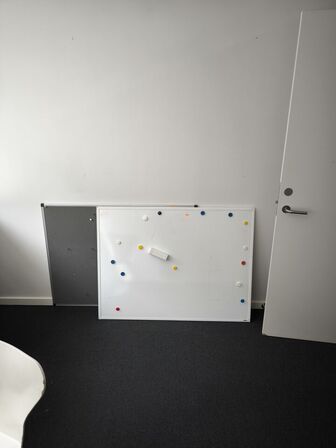 2 stk. whiteboards