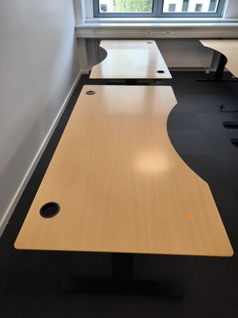 2 stk. el. hæve/sænke skriveborde