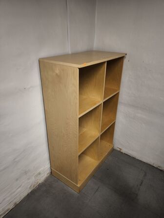 Bord, 4 stk. stole samt reol