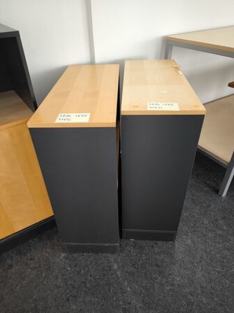 2 stk. reoler, skab samt skuffemodul