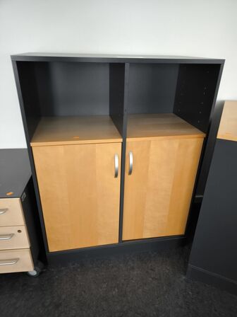 2 stk. reoler, skab samt skuffemodul